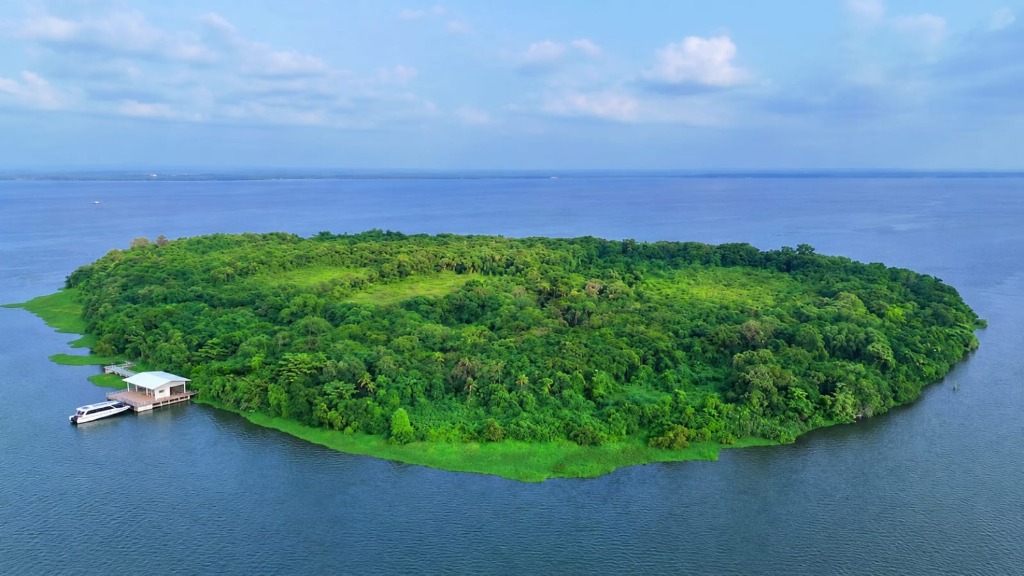 Pathiramanal Island